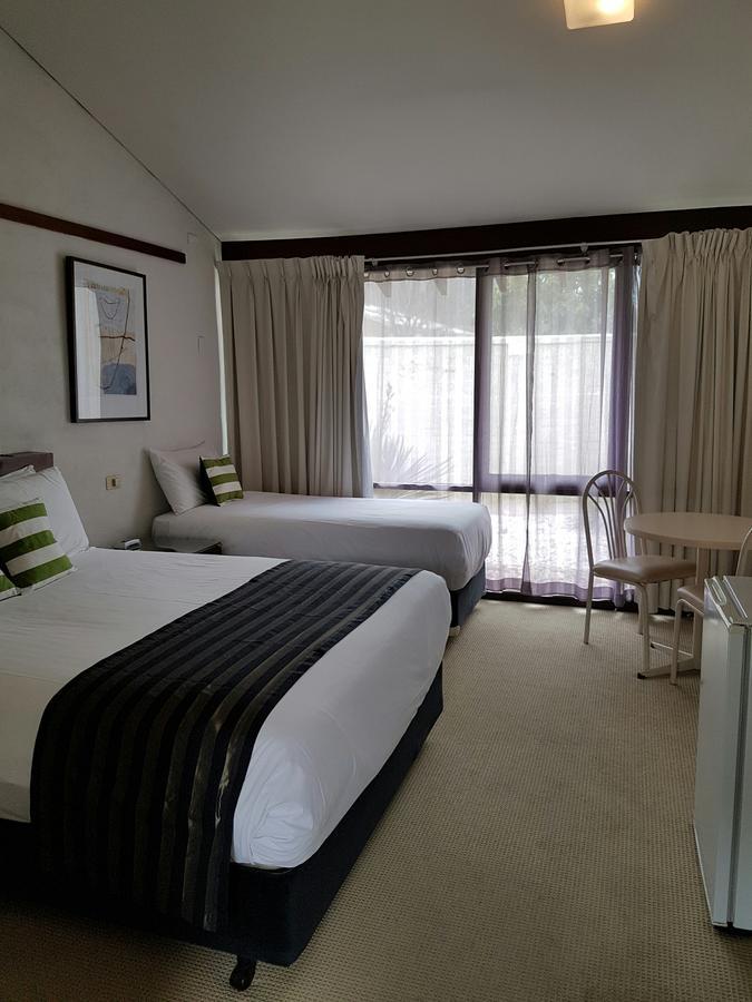 The Apple Motel