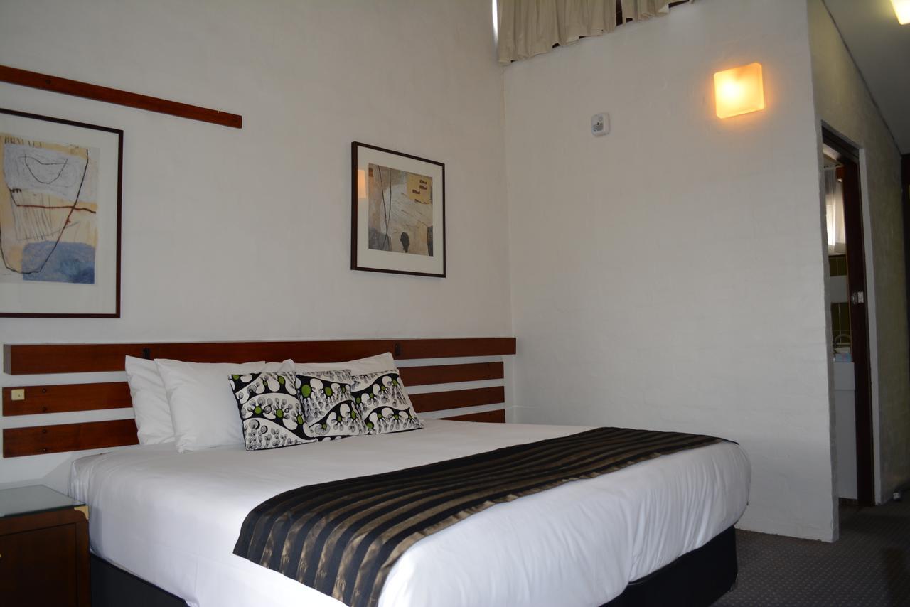 The Apple Motel 4*