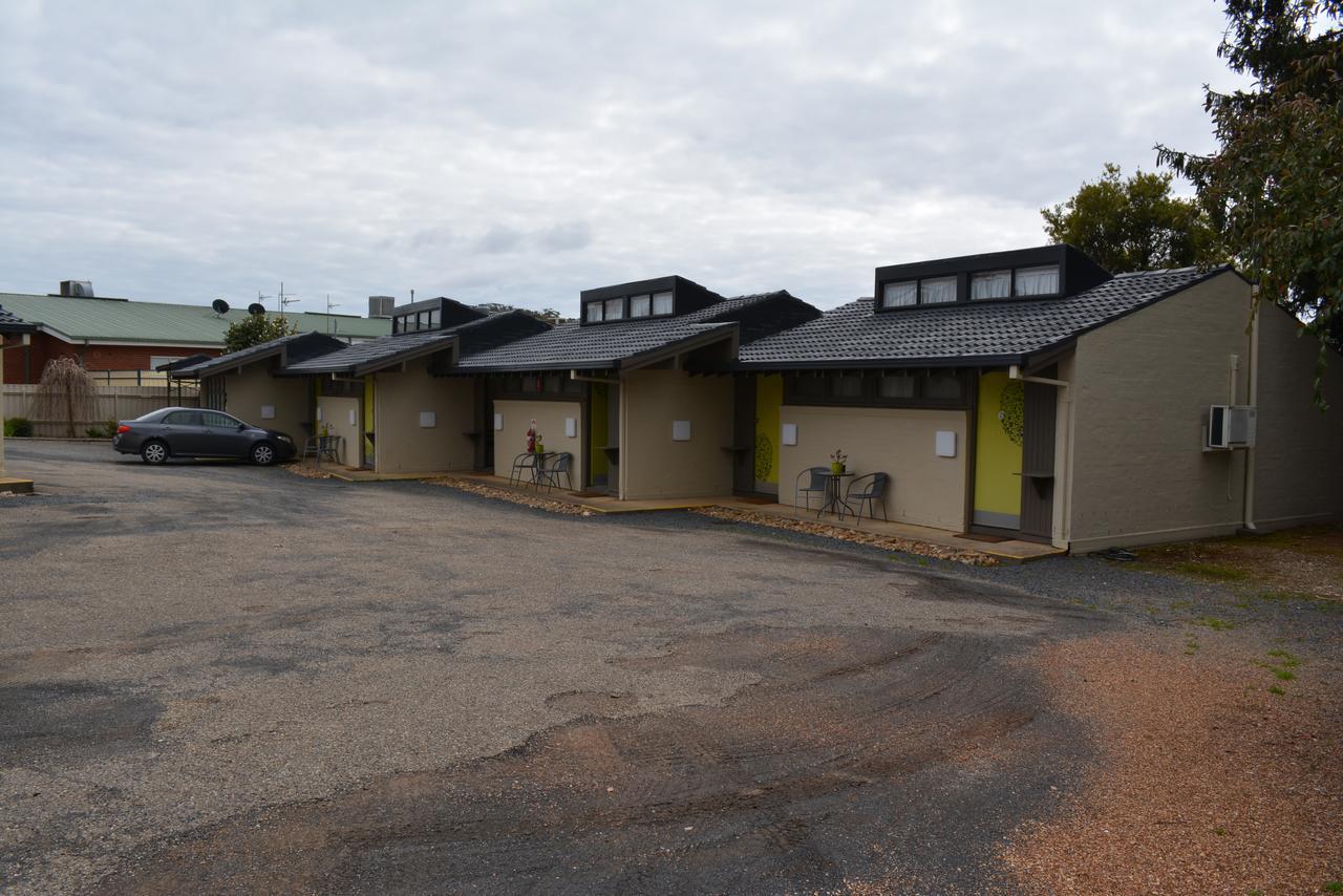 The Apple Motel